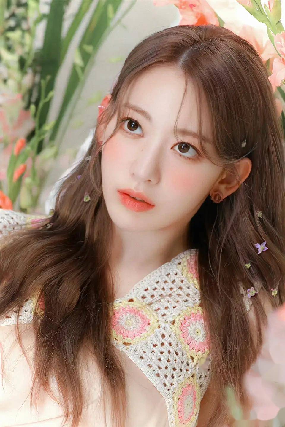 这些标题旨在吸引眼球,但内容的真实性需要根据实际的宫胁咲良的写真