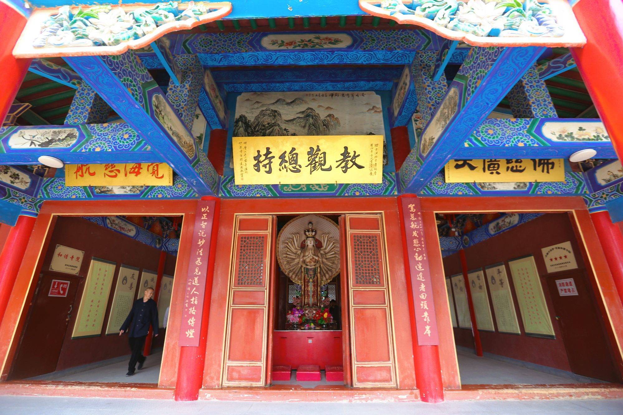 甘肃武威有一座鸠摩罗什寺,雄踞西北已逾千年,充满了传奇色彩