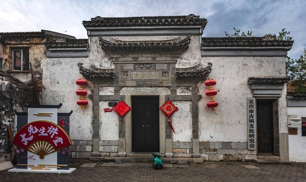 江苏宜兴的周铁,有座1934年建立的农村小学,陶行知先生曾盛赞