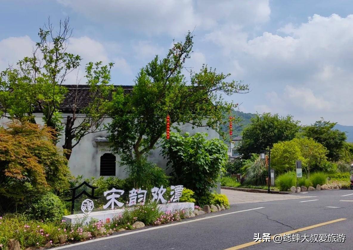 html而且,有着千年耕读文化的欢潭古村一直传承着"义仓,义学,义渡