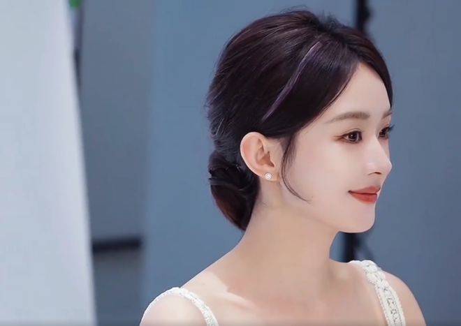 赵丽颖公开行程受期待,家庭事业两不误,与儿子同框母爱感爆棚