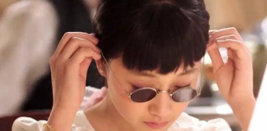 18岁赵一荻去旅游,被逐出家门,于凤至:老东西,好算计