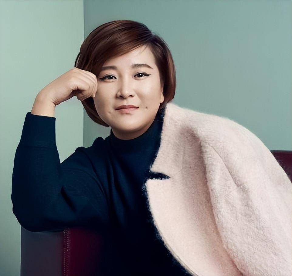 一张照片,揭露了贾玲口碑崩塌的真相,郭德纲说的话有人信了