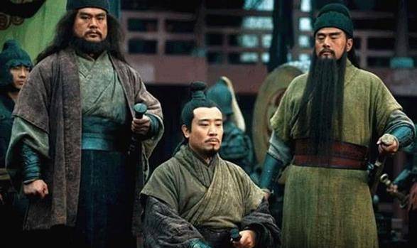 关羽刘备带上,经过思考后,刘备把徐州托付张飞定要守好,张飞信心满满