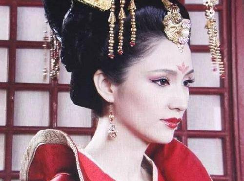 这位公主胡作非为,成亲半年就产下一子,还敢让皇帝立她为皇太女