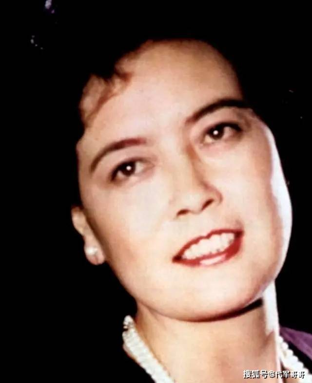 原来她早已去世!经历两段不幸婚姻,53岁离世两任老公都没出席葬礼