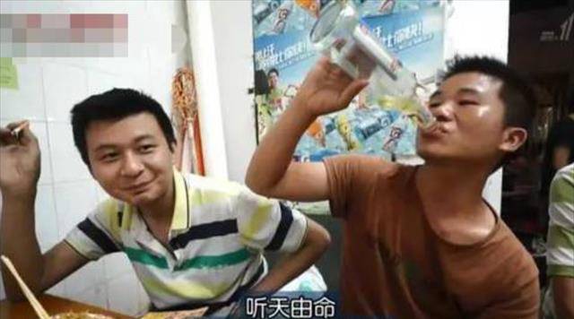 深圳三和大神:干一天玩三天,8块钱解决住宿,抽2毛一根的散烟