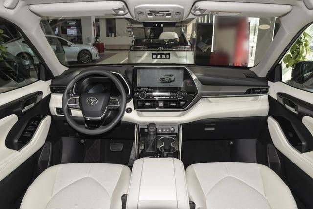 2024款丰田汉兰达上市,配置升级/最高降3.3万元,售24.98万元起