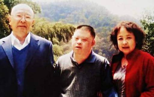 总理的扮演者王铁成:一生只演一个角色,为了智障儿子清苦一生
