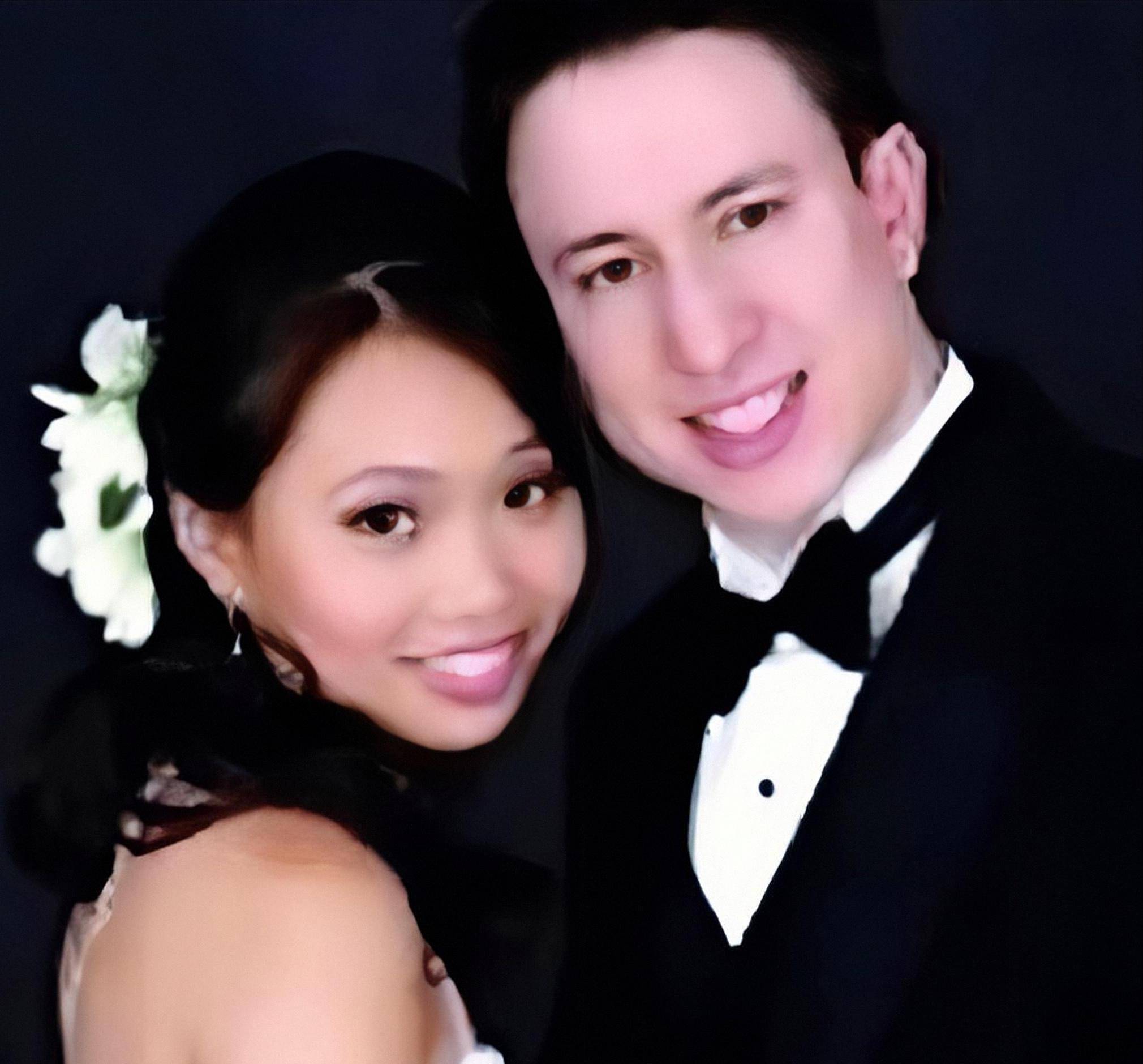 12年前,美国一女博士婚前5天失踪,被发现时倒吊在墙中