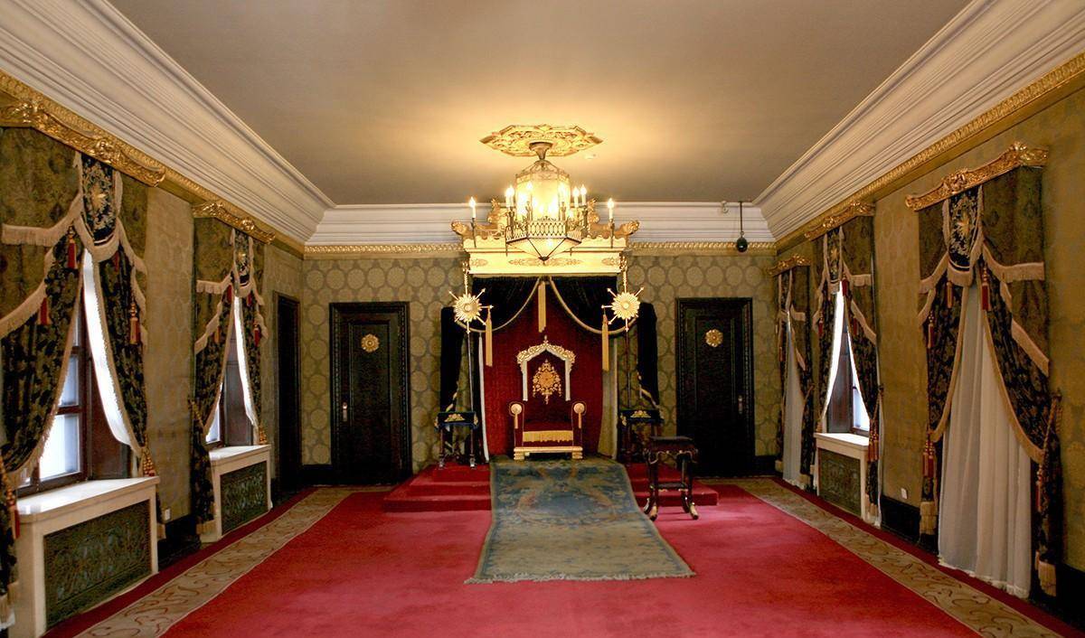 溥仪在长春的伪满皇宫:富丽堂皇奢华无比,图8是皇后婉容的卧室