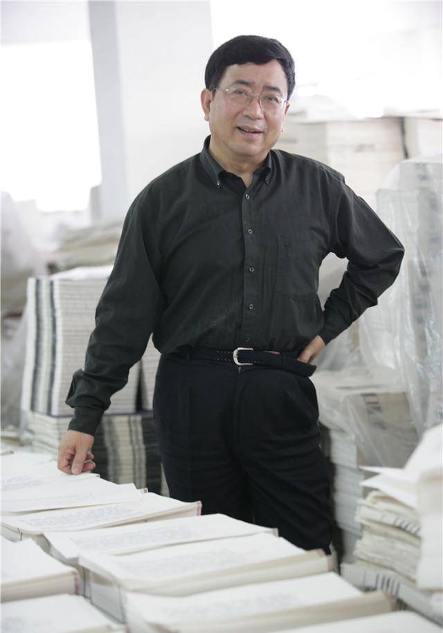 文学家弃14年糟糠妻,只为迎娶小16岁的女演员,世人痛斥:伪君子