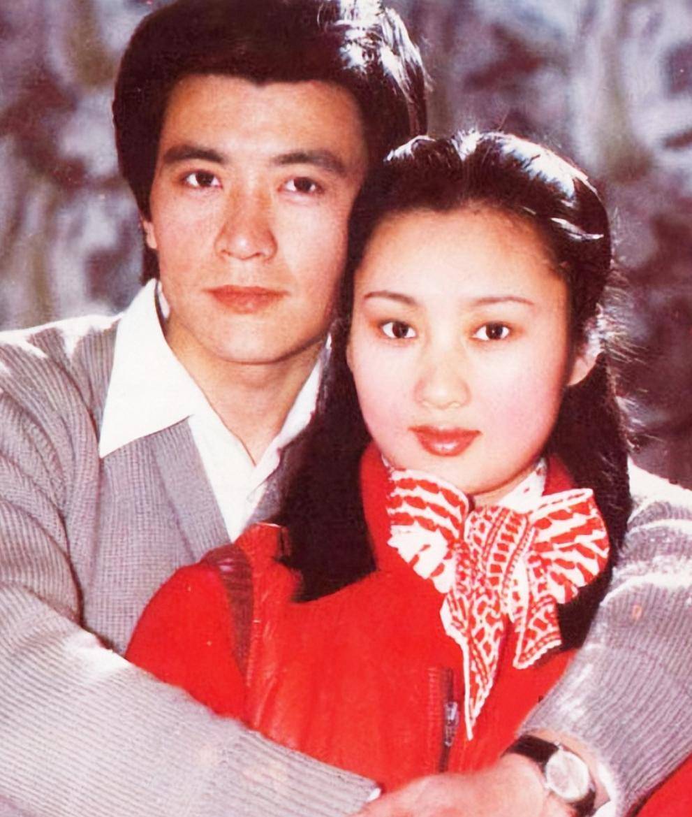 周里京在甘肃省话剧团工作了7年,期间参演了多部话剧,包括《西安事变