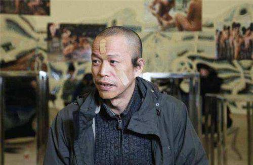 他取出一根肋骨做成项链,给最爱的5个女人,他追求的艺术是什么_何云昌