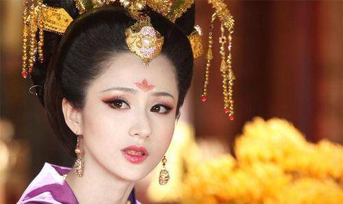 萧宝卷兵败被杀后,潘玉儿被萧衍下令缢杀.