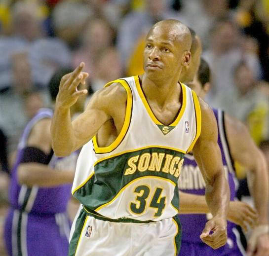 凯尔特人队三巨头裂痕:隆多和雷阿伦个性分歧导致分道扬镳