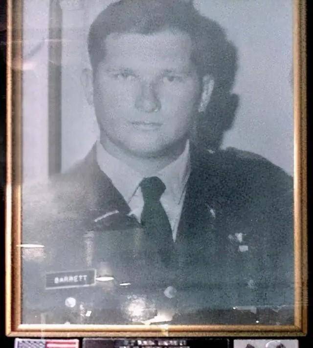 76年为砍"三八线"上一棵树,两名美国军官惨死,航母战机齐出动