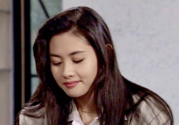 香港清纯女星被邻居妻子要求三人同居,邻居曾给刘德华设计发型