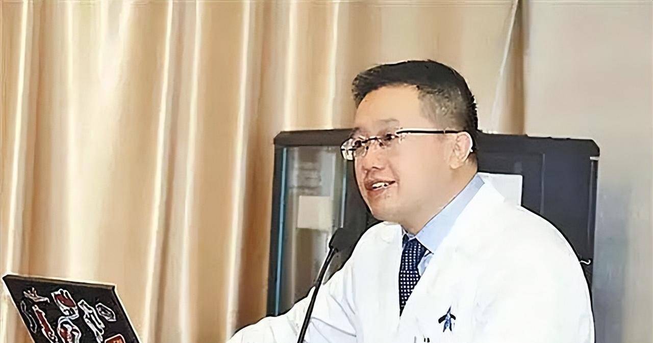 2015年3月25日,在王淋宇十二岁的那一年,舒茂国为其做了第一次手术.