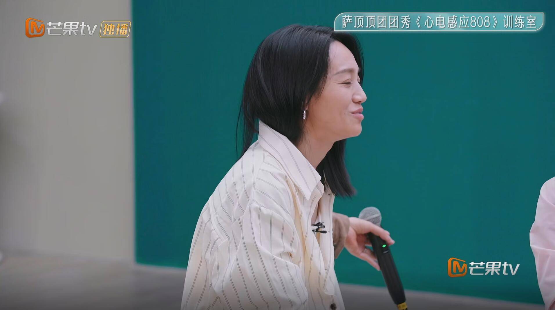 从"何洁生气"来看队员为人,1人败好感,2人情商高,1人太尴尬_雯婕