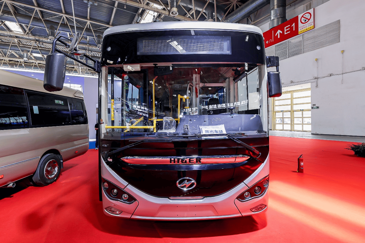 苏州金龙客货邮融合公交闪耀2024道路运输车辆展