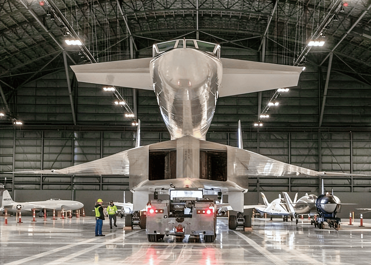 战轰"女武神",可携带14枚核弹全球仅两架,造价相当于3艘航母_轰炸机的