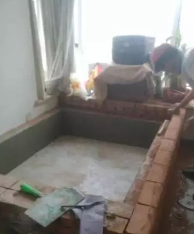 父亲硬要在书房砖砌榻榻米,完工后我懵了,网友:我感觉要上炕了