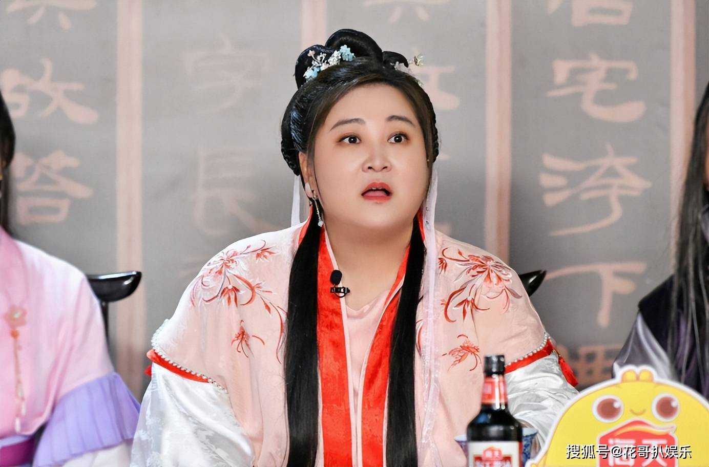 贾玲官宣成prada代言人,展现大女主别样风采,粉丝狂吹姐姐真美