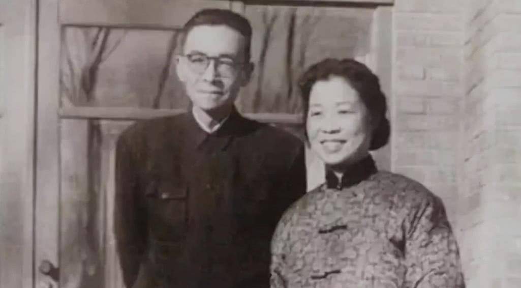 再婚的梁思成:10年婚姻尽是防备,8字肺腑遗言,让林洙崩溃痛哭