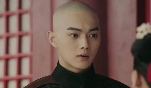 他就是《延禧攻略》中的傅恒,乾隆的小舅子,真正的人生赢家