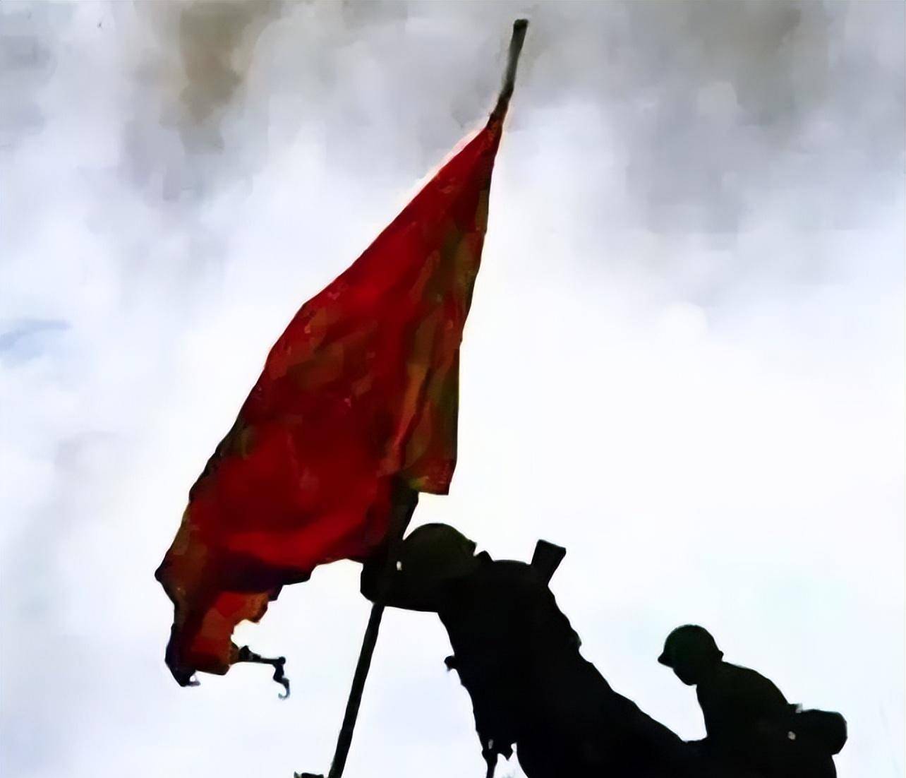 中国最悲壮的插旗照《老山插旗》,旗手没有牺牲,现在是一名安保