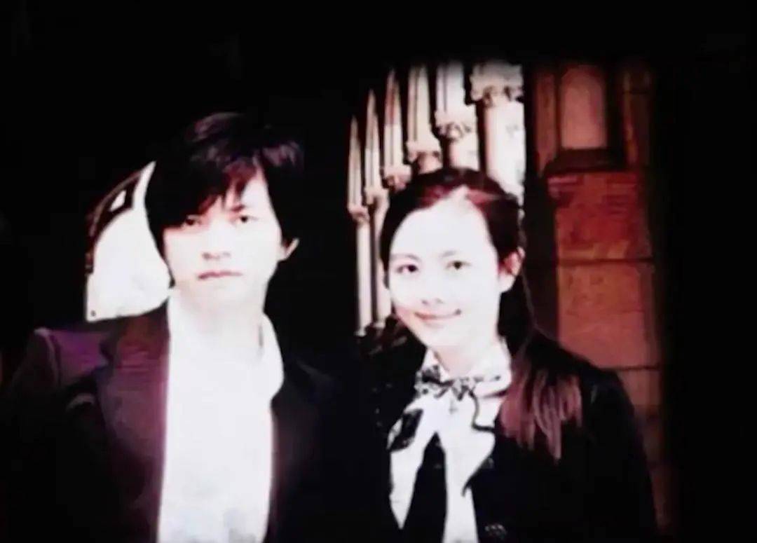 李健要当爸爸了?孟小蓓半年胖30斤疑怀孕,结婚20年曾坚持丁克