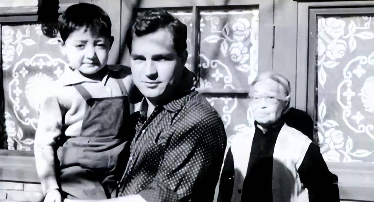 法国外交官爱上中国戏子,两人生下一子,18年后才发现妻子是男人_布尔