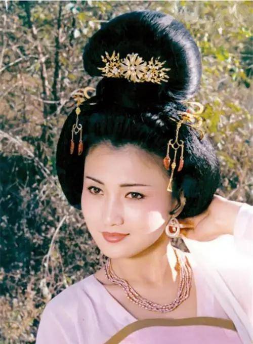 不过对于张皇后来说,现在她最大的威胁并不是李亨,而是他的老爹唐玄宗