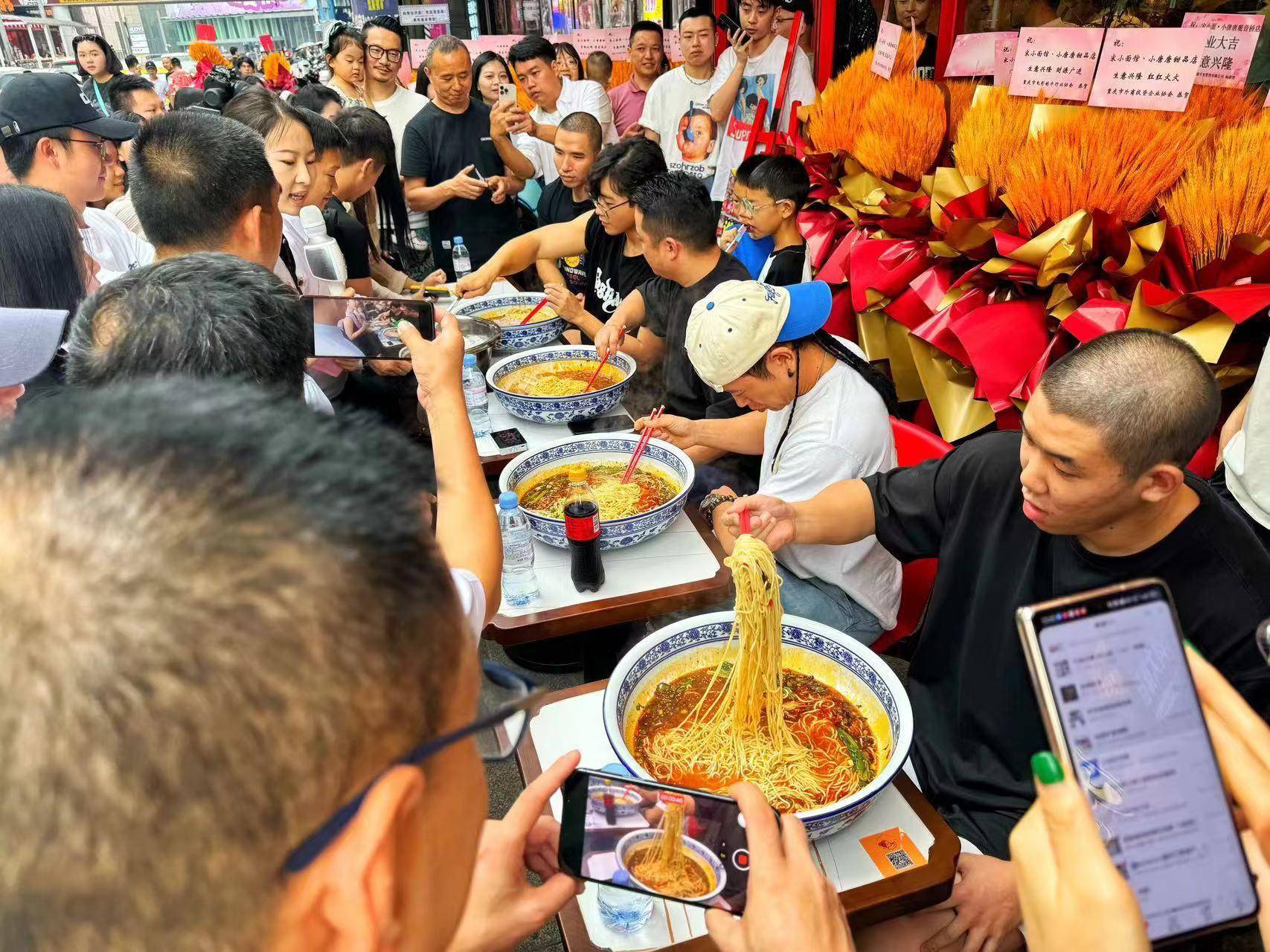 不仅荣获了"新重庆小面50强"的殊荣,还是天赐温泉集团下的子品牌