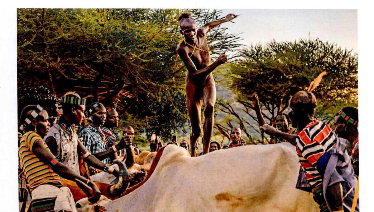 起底非洲原始部落哈马尔:女人为美终生不洗头,以被男性鞭打为荣