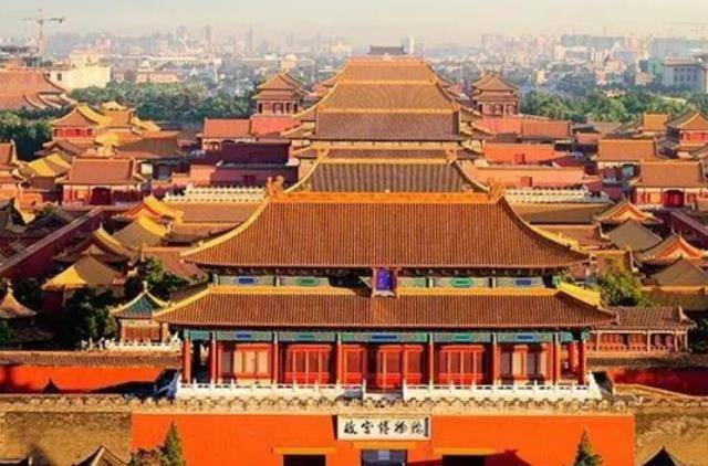 每当人们来到这里旅游的时候,都会为其壮观而感叹,故宫的建筑面积大约