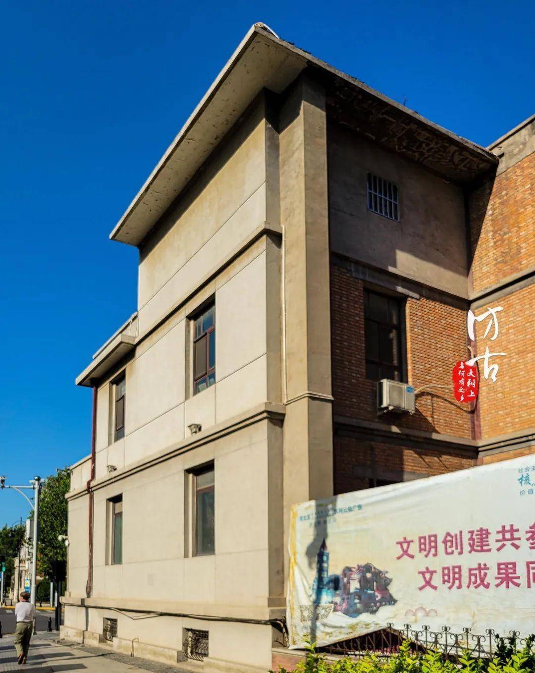 一百年前天津的社会名流,海归后在政府出任要职,旧居现在这样