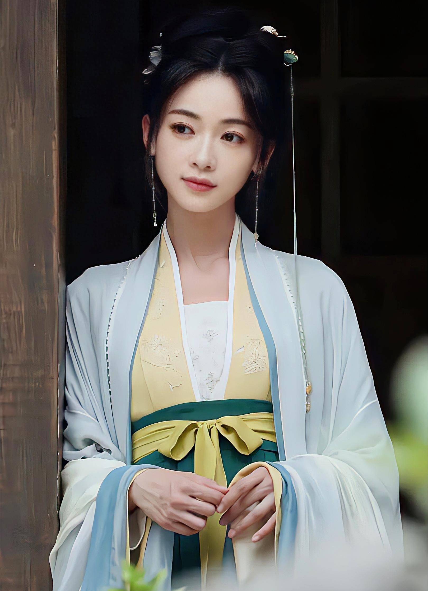 于正请7位女星为33岁吴谨言做配《墨雨云间》3大改动神来之笔