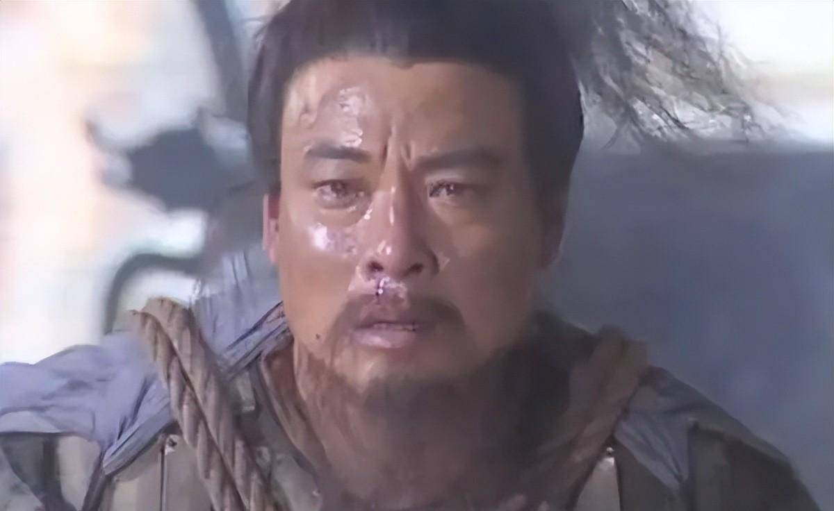 按《三国志·马谡传》记载:"谡下狱物故,亮为之流涕.