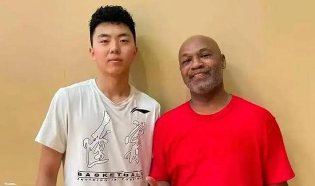 cba最新动态:周琦代言费3000万,辽宁欲签何佳轩,新疆邀请李春江