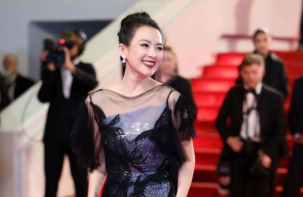 章子怡,汪峰共同发文,2个孩子正面曝光!都不像章子怡!