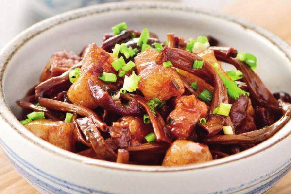 茶树菇炒肉,鲜香可口,让你欲罢不能