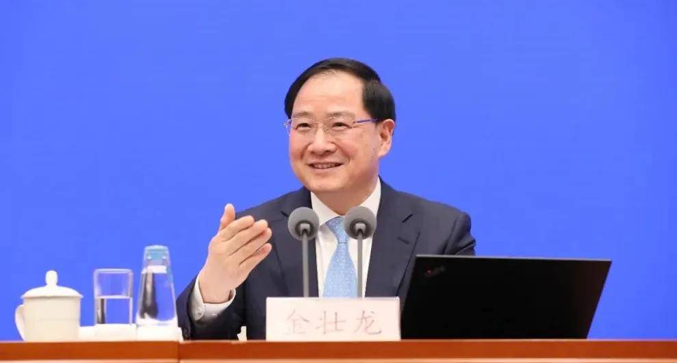 针对这些问题,工业和信息化部党组书记,部长金壮龙日前回