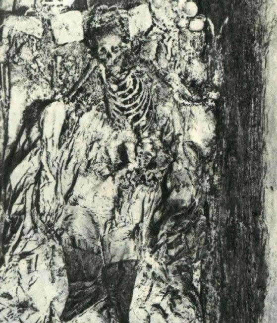 定陵被挖开后,万历皇帝尸骨姿势藏玄机