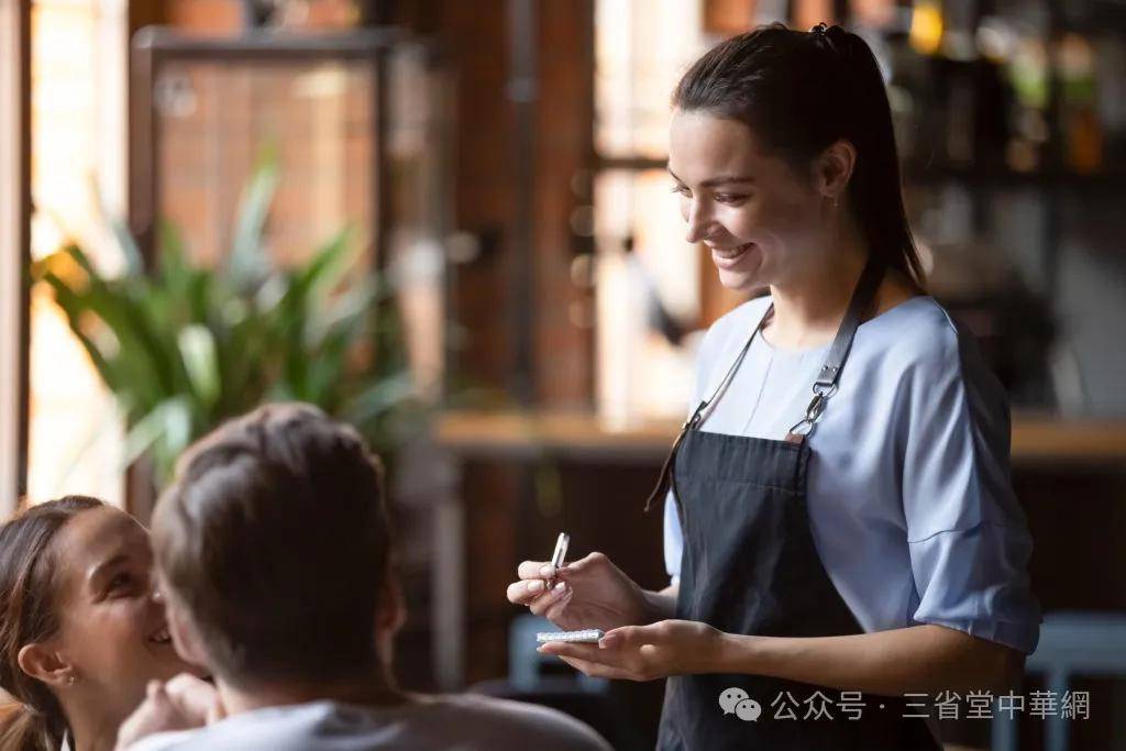   在日本餐厅工作的外国人是如何来到日本的？