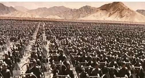 古代打仗时,前排的士兵明知道位置最危险,为何还甘愿站在第一排_冲锋_