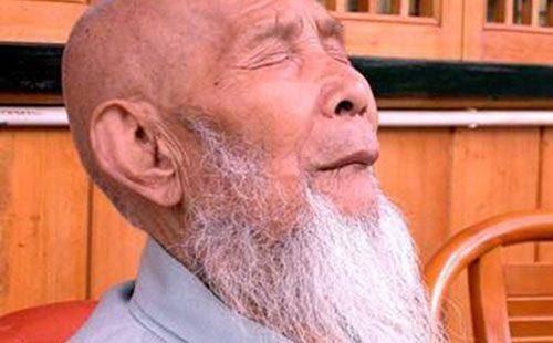 此后出家为僧的宝掌法师就跟着师父认真参悟佛法,并且严格遵守佛门的