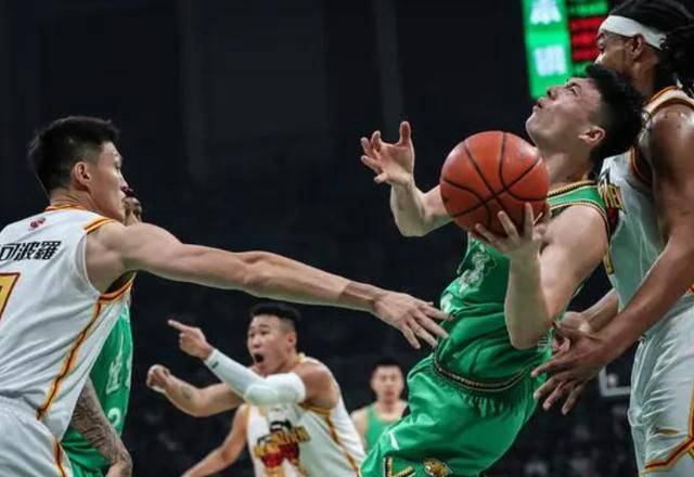 四川男篮遭遇财务困境和竞技挑战,需转变发展方向