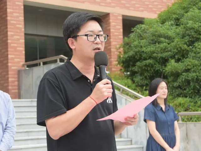 台州一中全体班子成员及年级段长参加动员